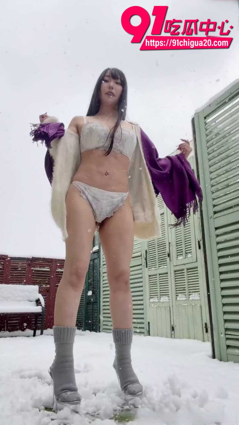 日本女网黄sakuyamako雪地极限露出3