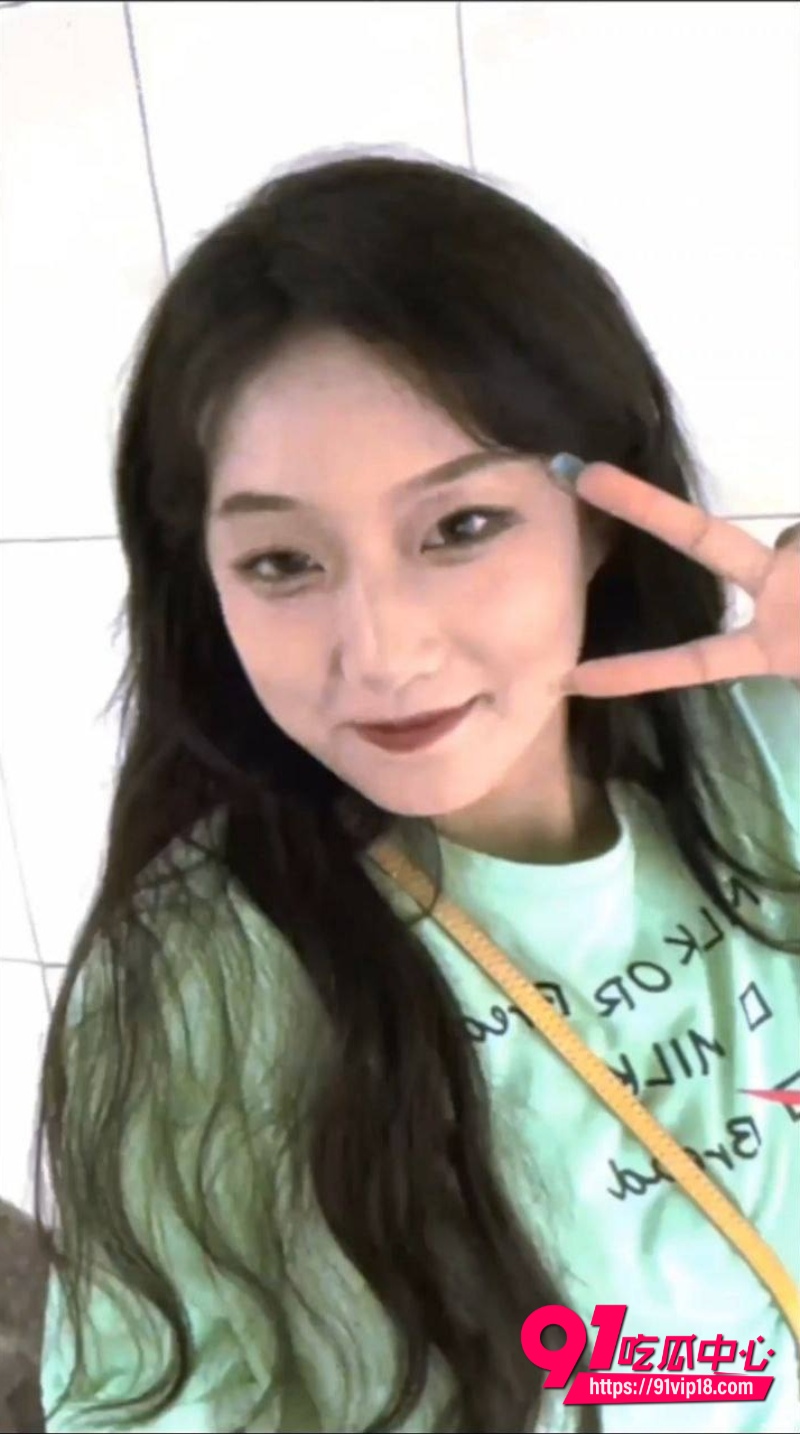 高颜值女大学生 2