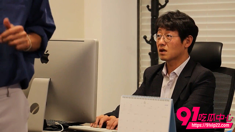 韩国三级片职场恋爱史3 容貌出众的女职员为了生存 竟然办公室金钱肉体交易！