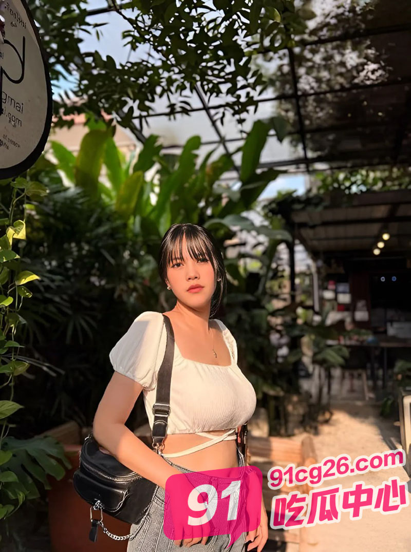 重庆职业大学宋宇馨 脚踩n条船被曝光约炮视频 乖乖女竟是这样的淫娃！
