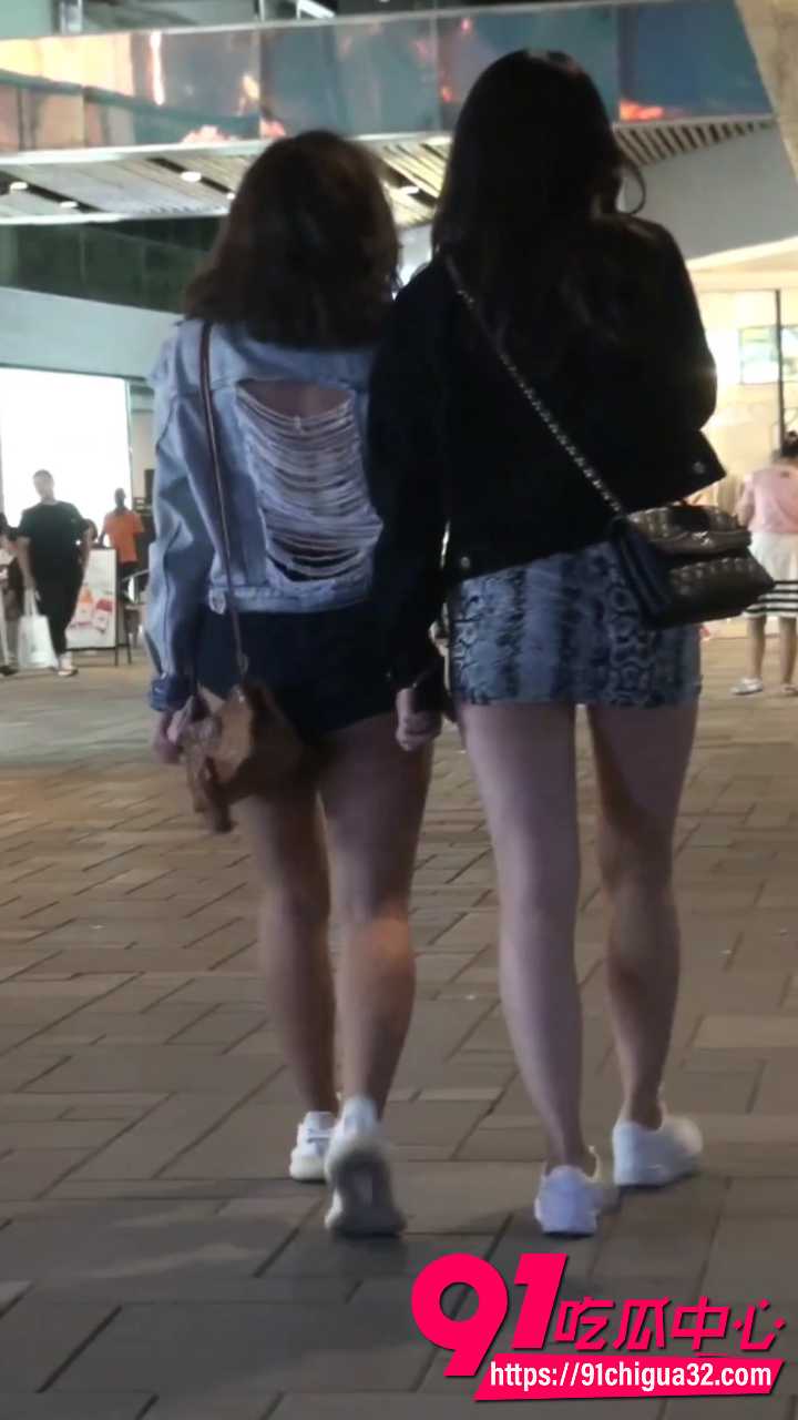 经典街拍包臀短裙美女7