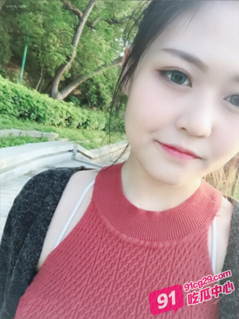 换妻淫乱派对!绿帽侠老公带美女老婆酒店玩4p 酒池肉林现代版! 配图2