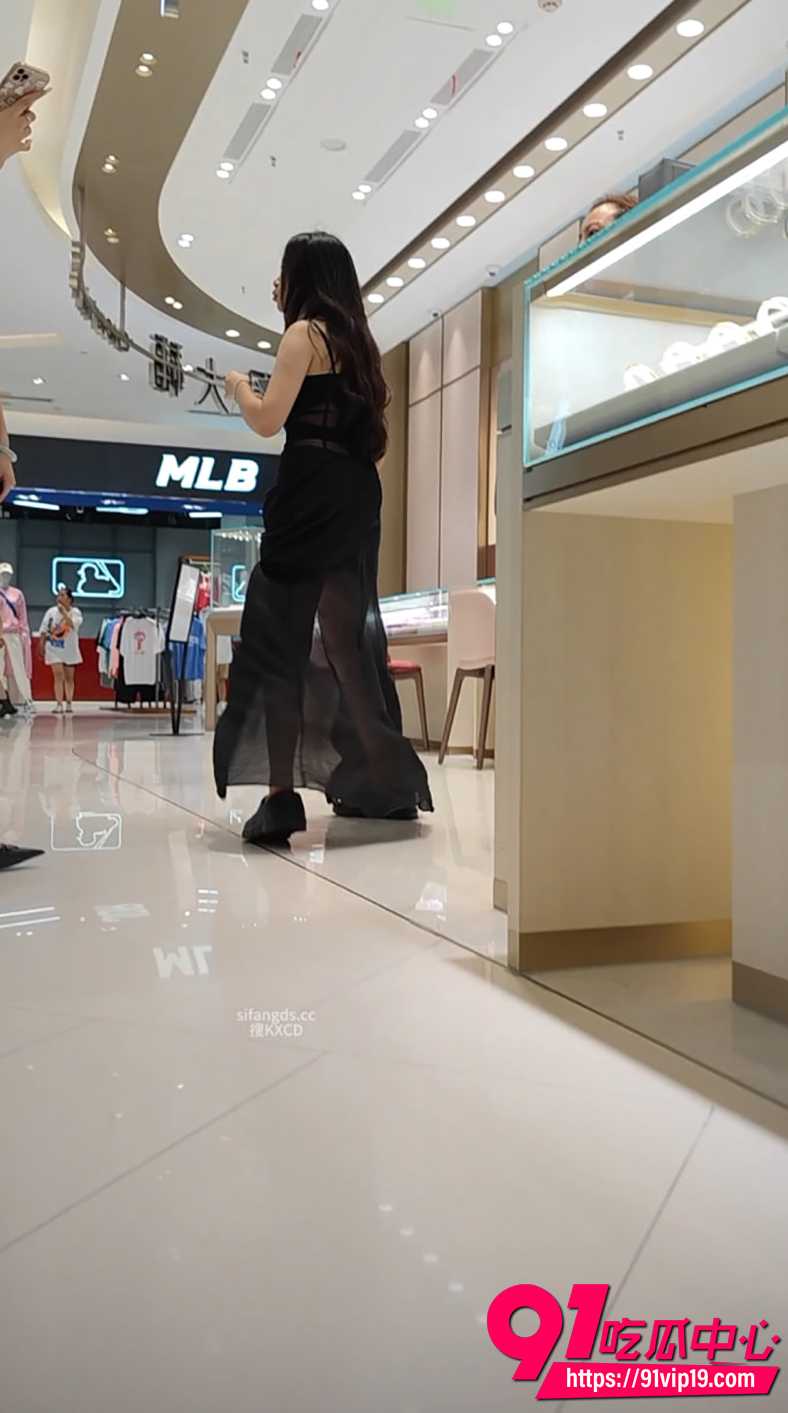 商场抄底偷拍 6