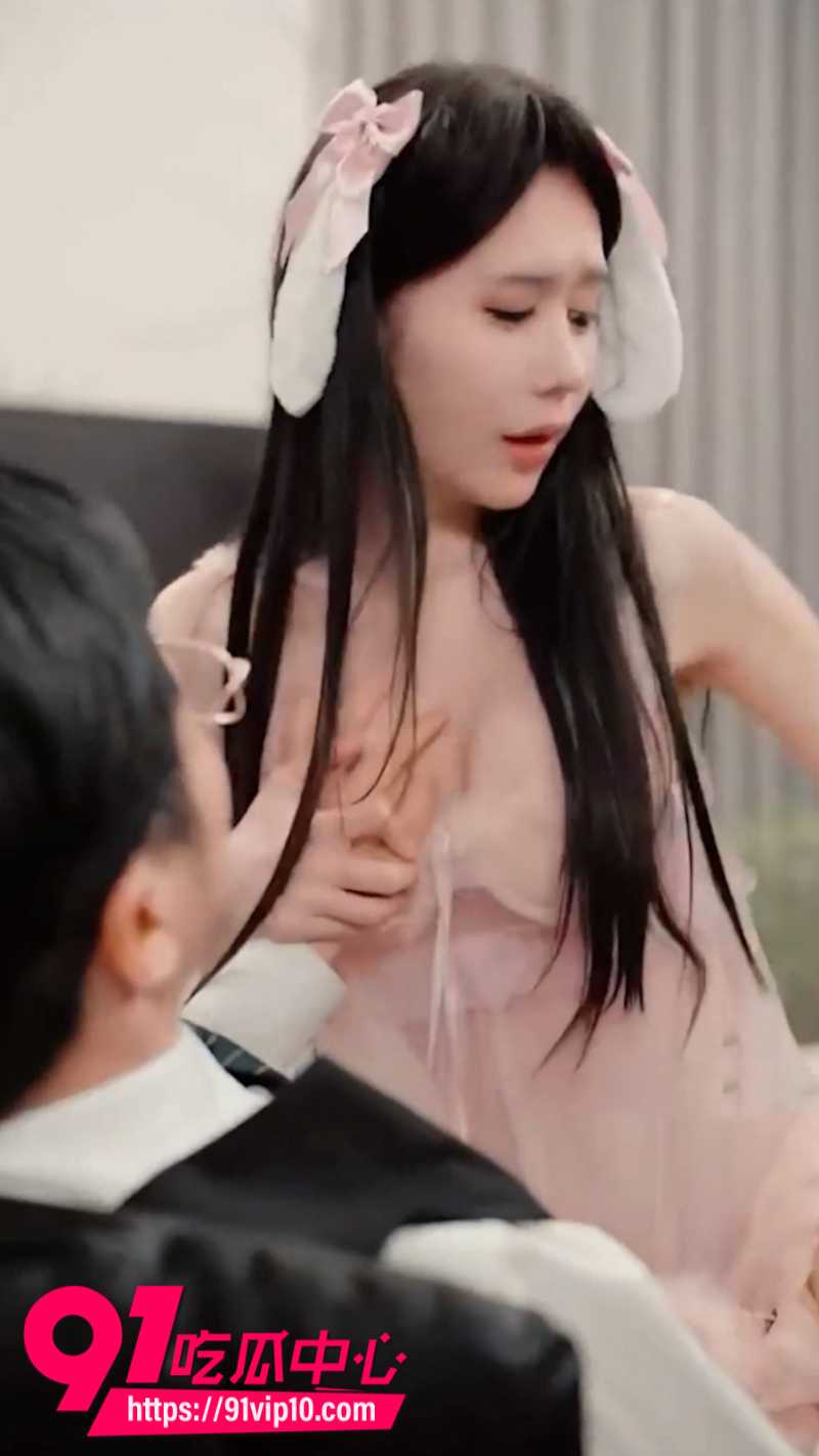 国产擦边短剧乱欲之家全集 美女生日当天主动勾引养父狂干 同时推倒儿子女友极限乱伦