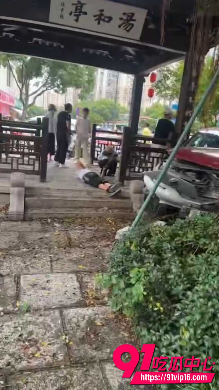 温州出租车超速撞人7