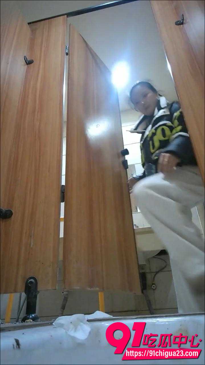 办公楼女厕偷拍2K高清1 办公楼女厕偷拍2K高清1