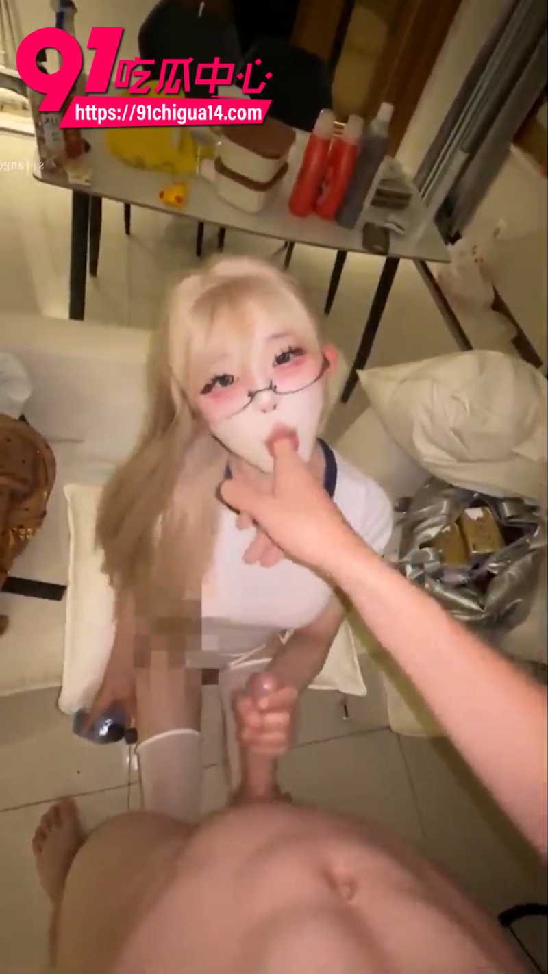 原宿风精神小妹给社会大哥口暴吞精1