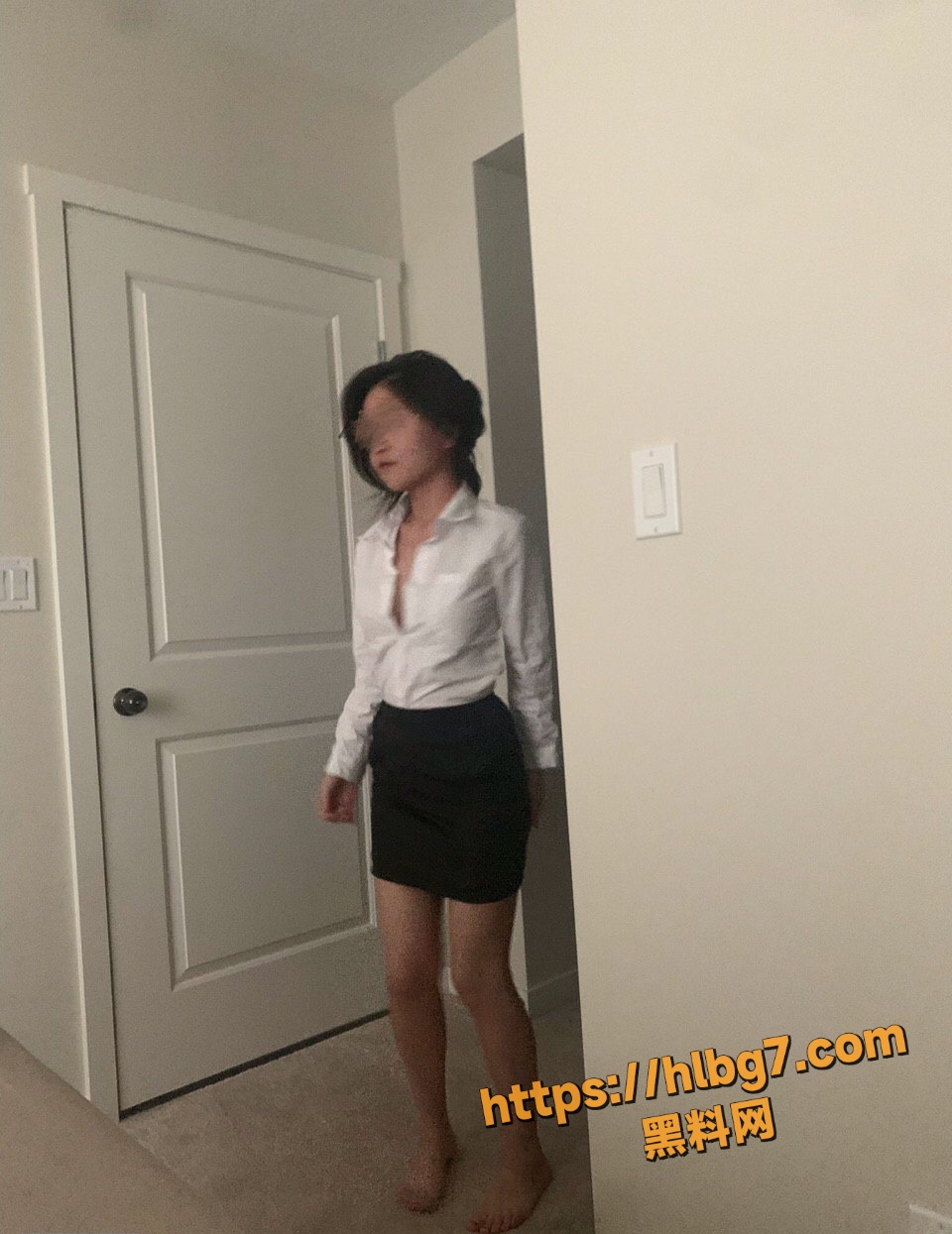 与前女友和她闺蜜同床 唯一的一次双飞良家 把鸡巴从女友的里面出来直接就放到了闺蜜的骚B里面！