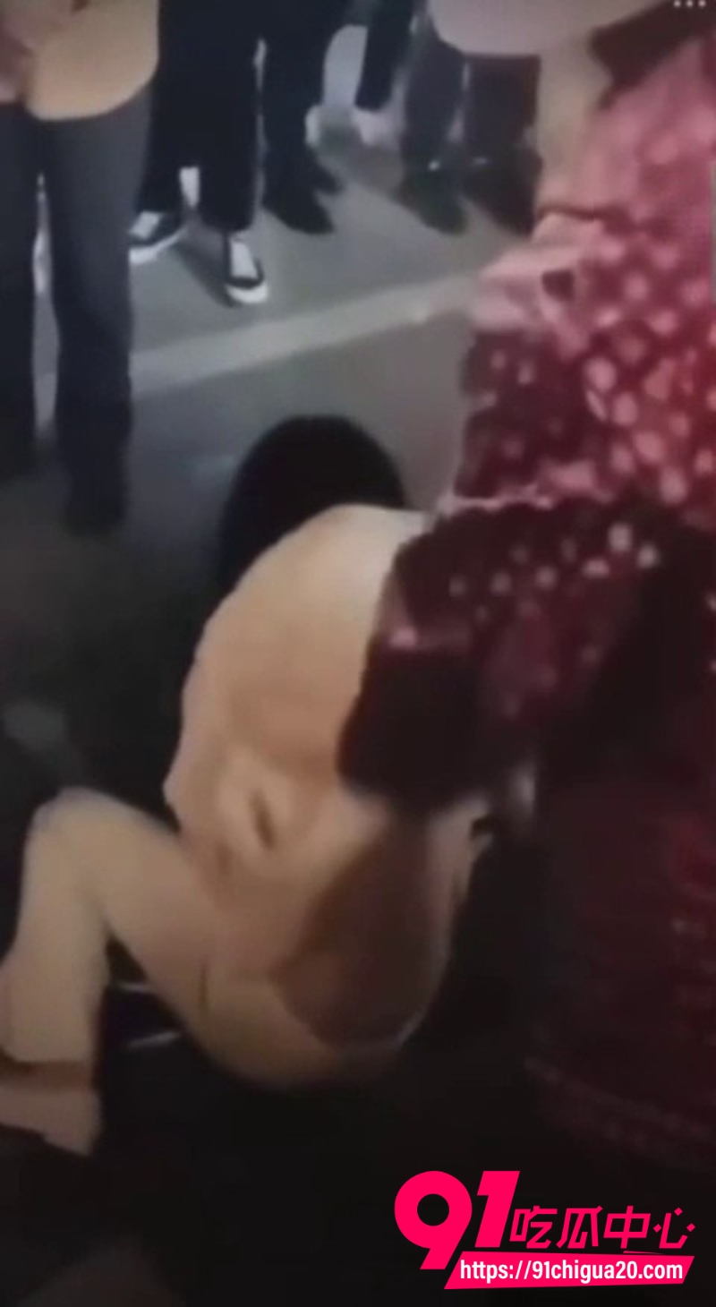 潭万豪街头抓小三3 潭万豪街头抓小三3