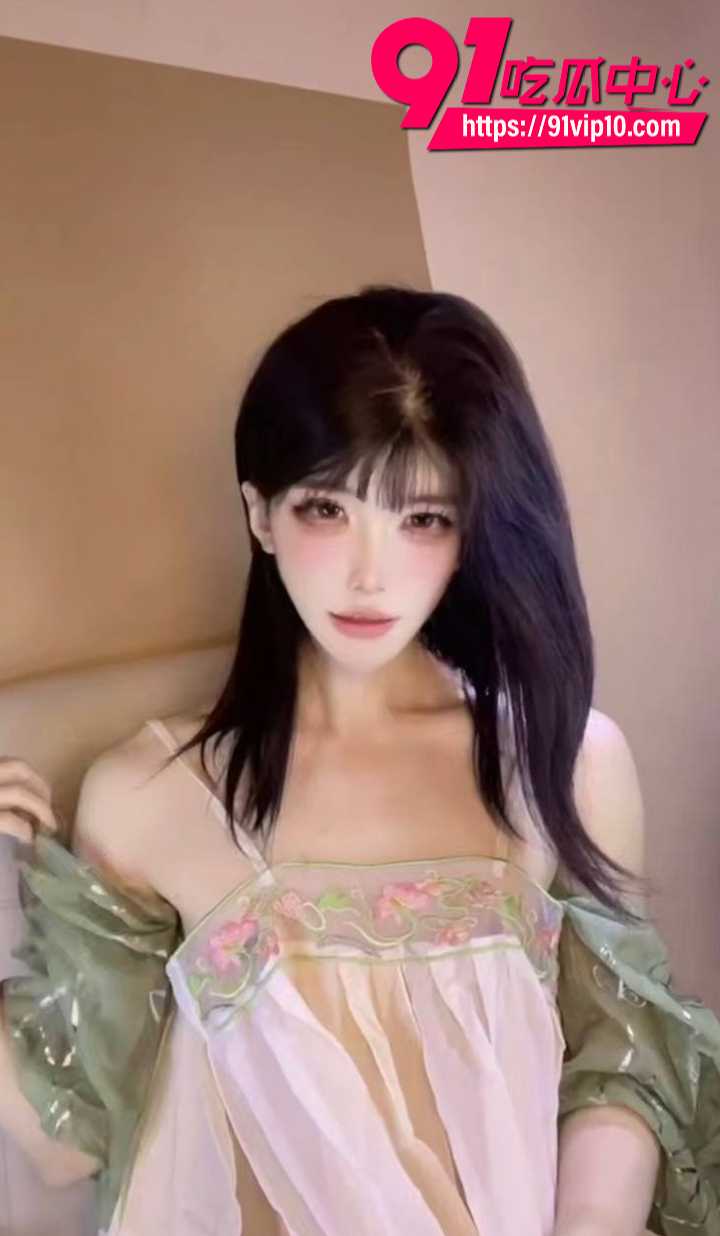 国产极品伪娘月儿OVO古装大赏 绿纱古风薄纱诱惑 丝足福利疯狂撸管 最新伪娘古装资源完整曝光