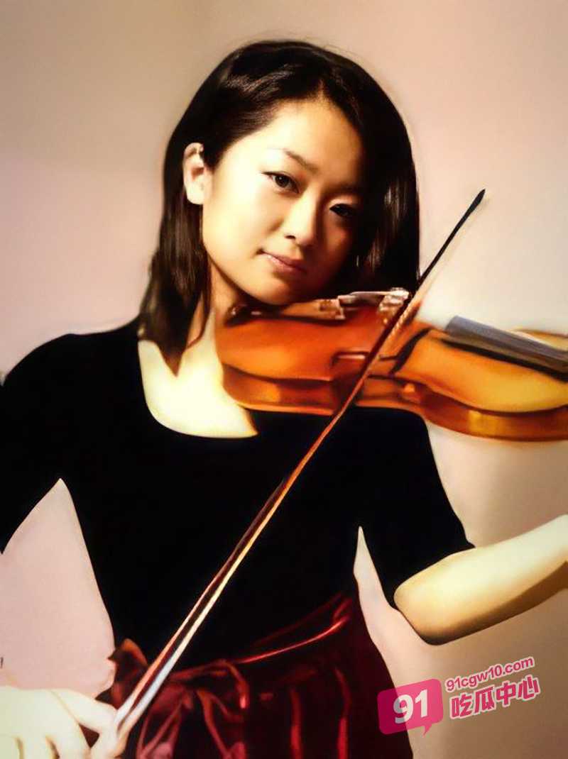 床下冷艳小提琴手 音乐家反差泄密 白富美被男友拍下艳照 床上淫娃口交毒龙熟练一批 配图4