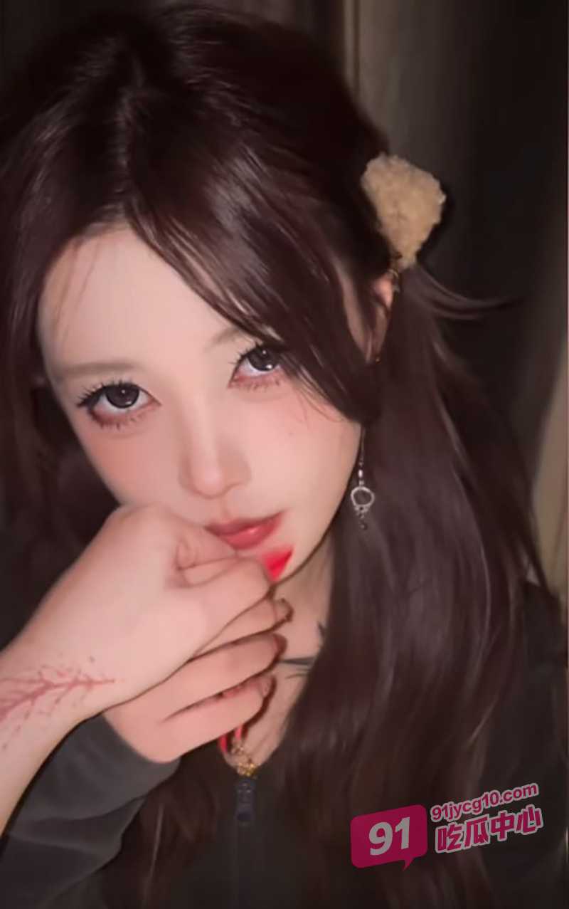芜湖美女博主鱼鱼骨 未拉窗帘给榜一大哥的私拍流出！ 配图
