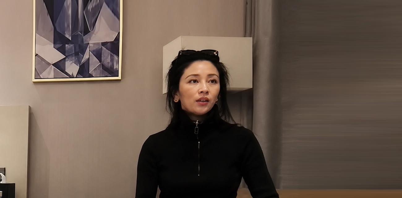 探花大神太子探花 约炮风骚美女 美女双腿紧紧夹住大神的腰肢 两人在床上颠鸾倒凤不知天地为何物