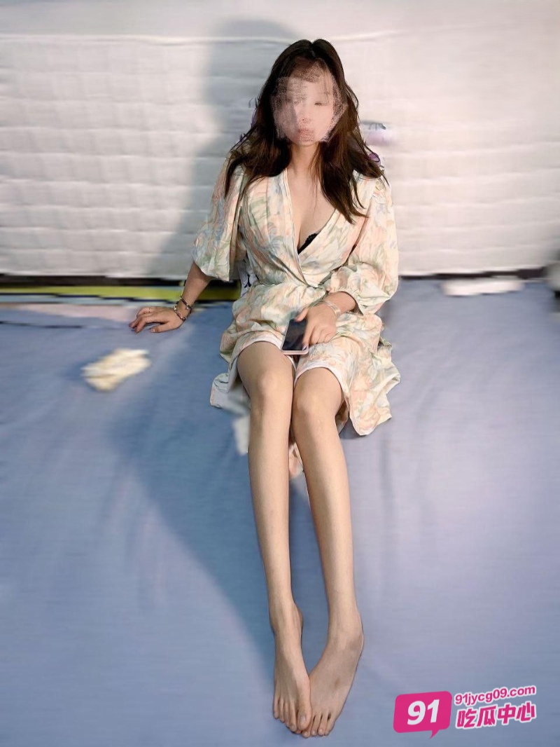 「姐弟乱伦」把大奶表姐调教成女奴 乱伦的感觉太上头了！