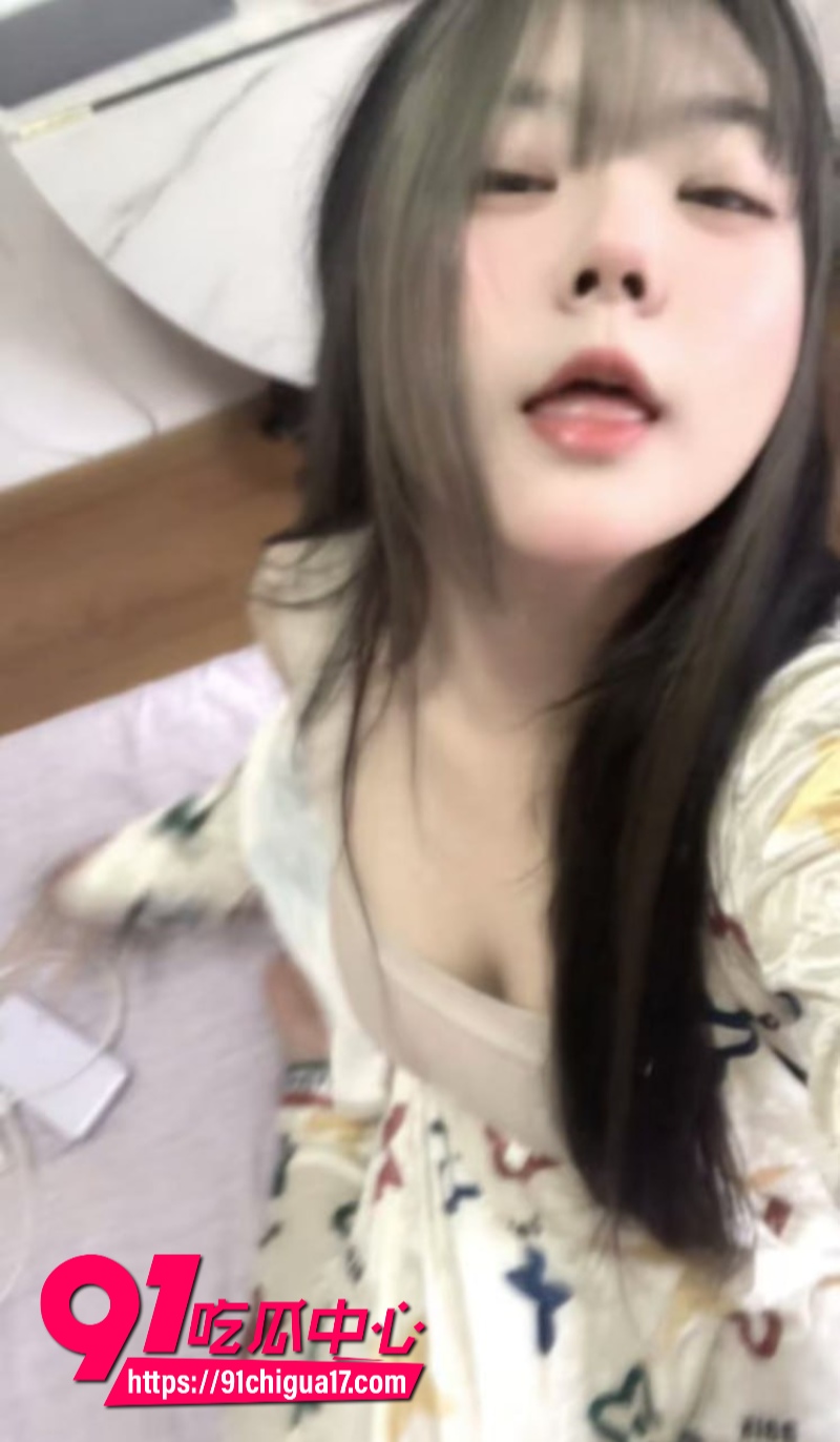 郑州母狗夏楠婷调教第二弹过年期间让她全裸取快递4