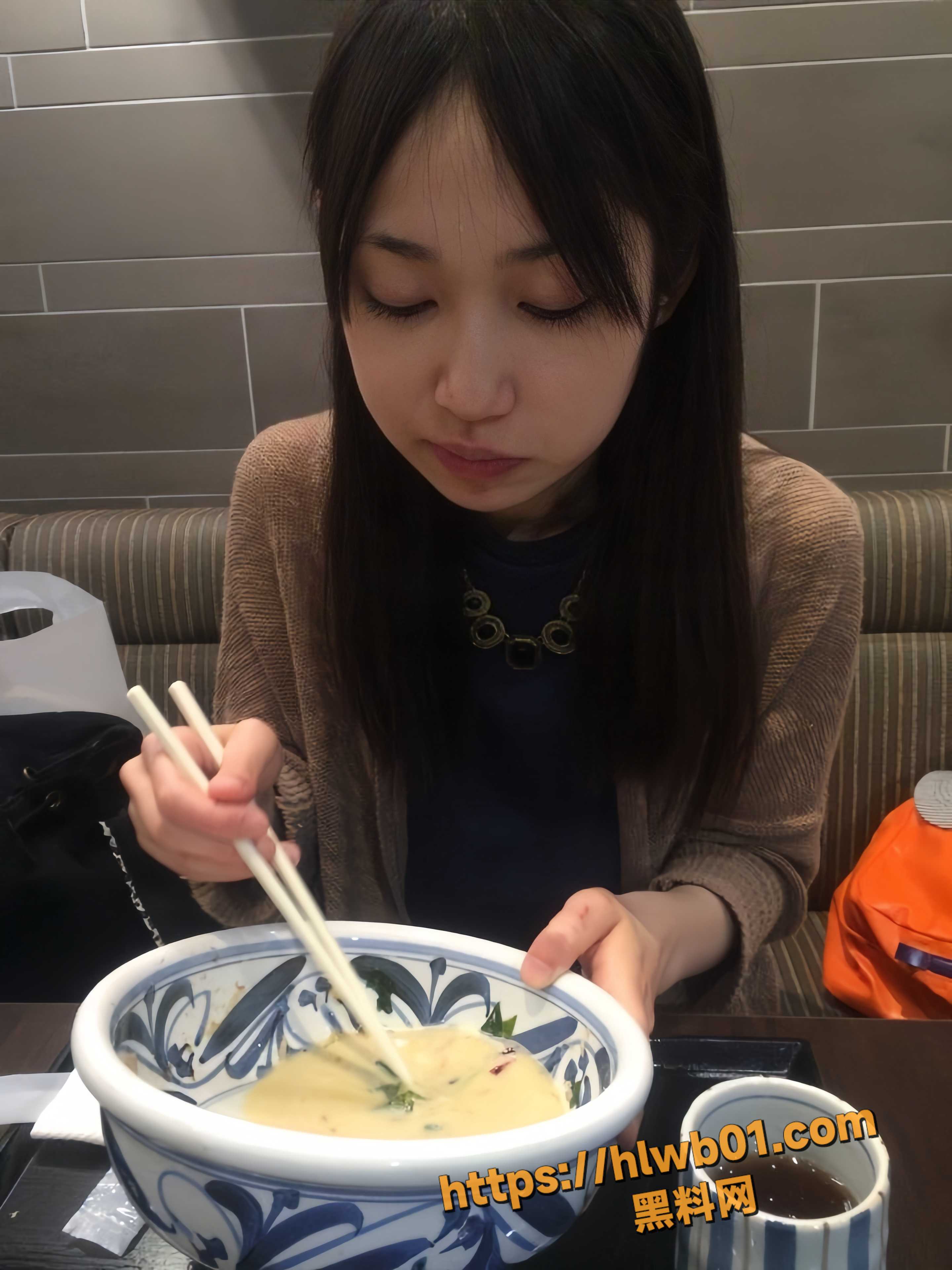 高颜值准护士女友 啪啪自拍视频流出 温柔姿态与骚态并存 多体位疯狂交融口爆吞精！