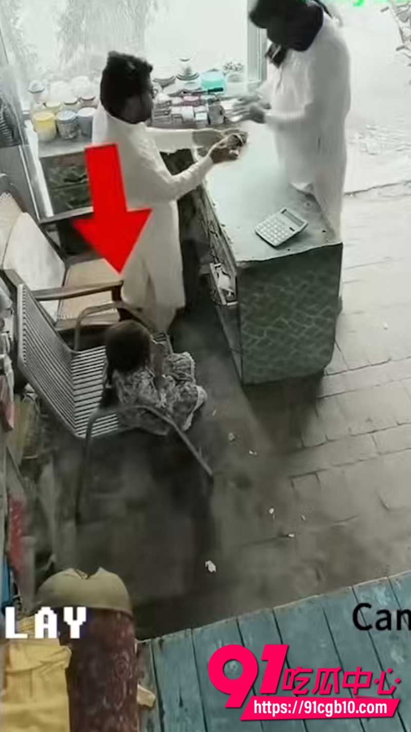 巴基斯坦女孩棒棒糖感化劫匪2