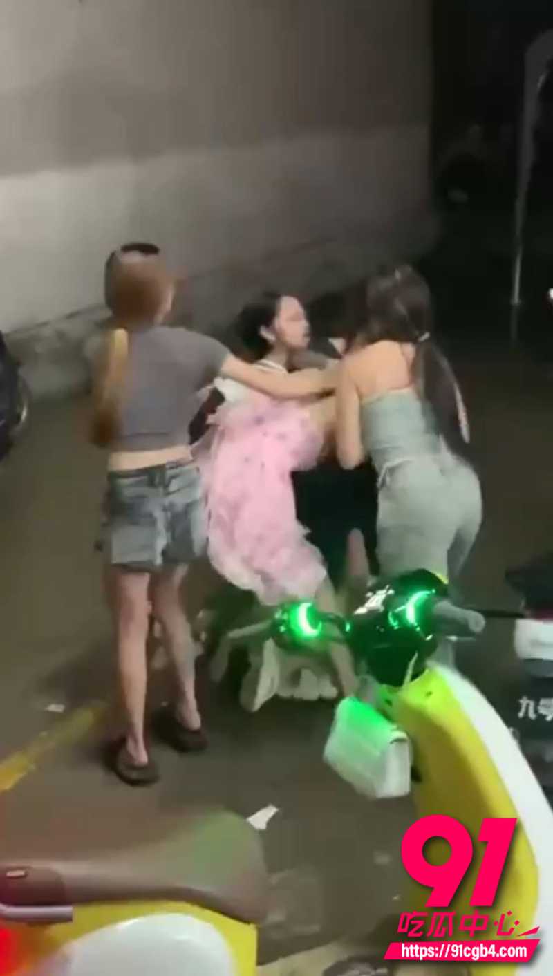 精神小妹干架现场 4