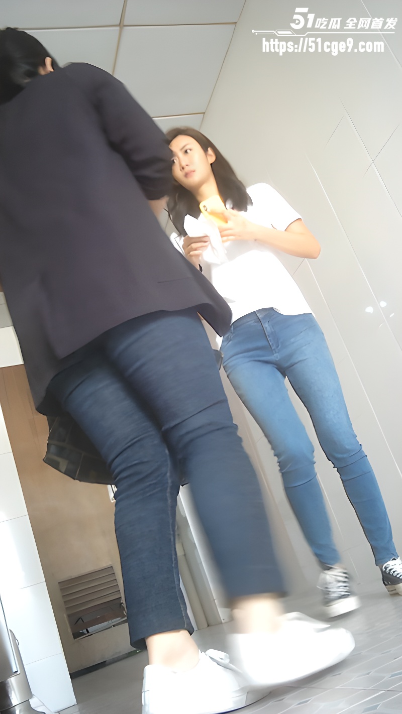 办公楼女厕偷拍 3 办公楼女厕偷拍 3
