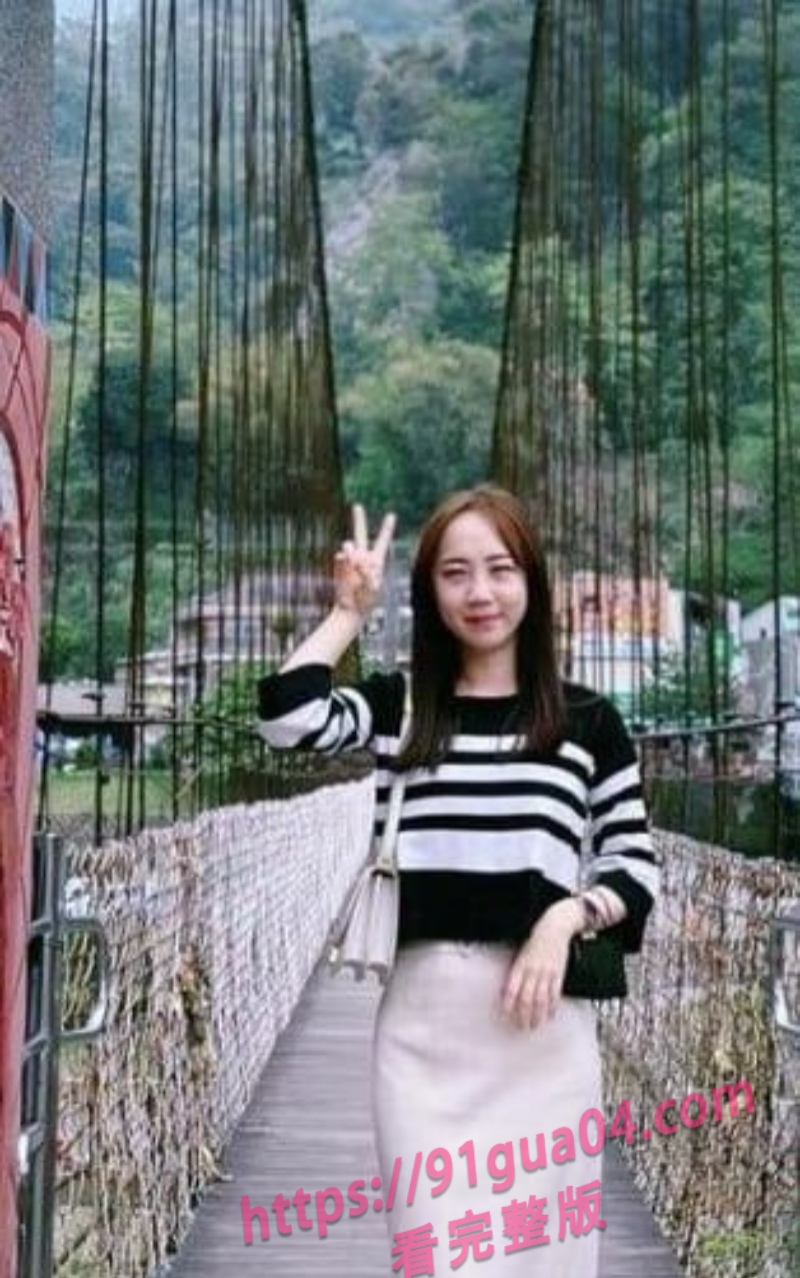 肤白台妹淋浴脱衣到桑拿3P 火辣骑乘前后夹击 配图2
