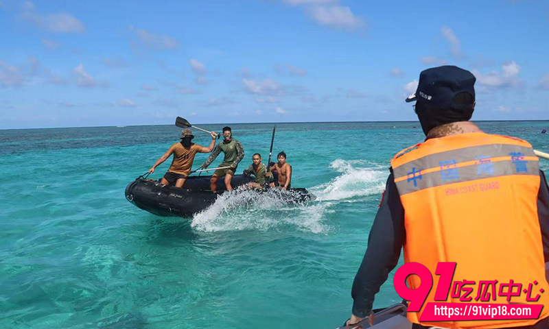 菲方人员恶意攻击中国海警 划桨长棍袭击执法人员 菲船冲撞中国海警船只完整事件!