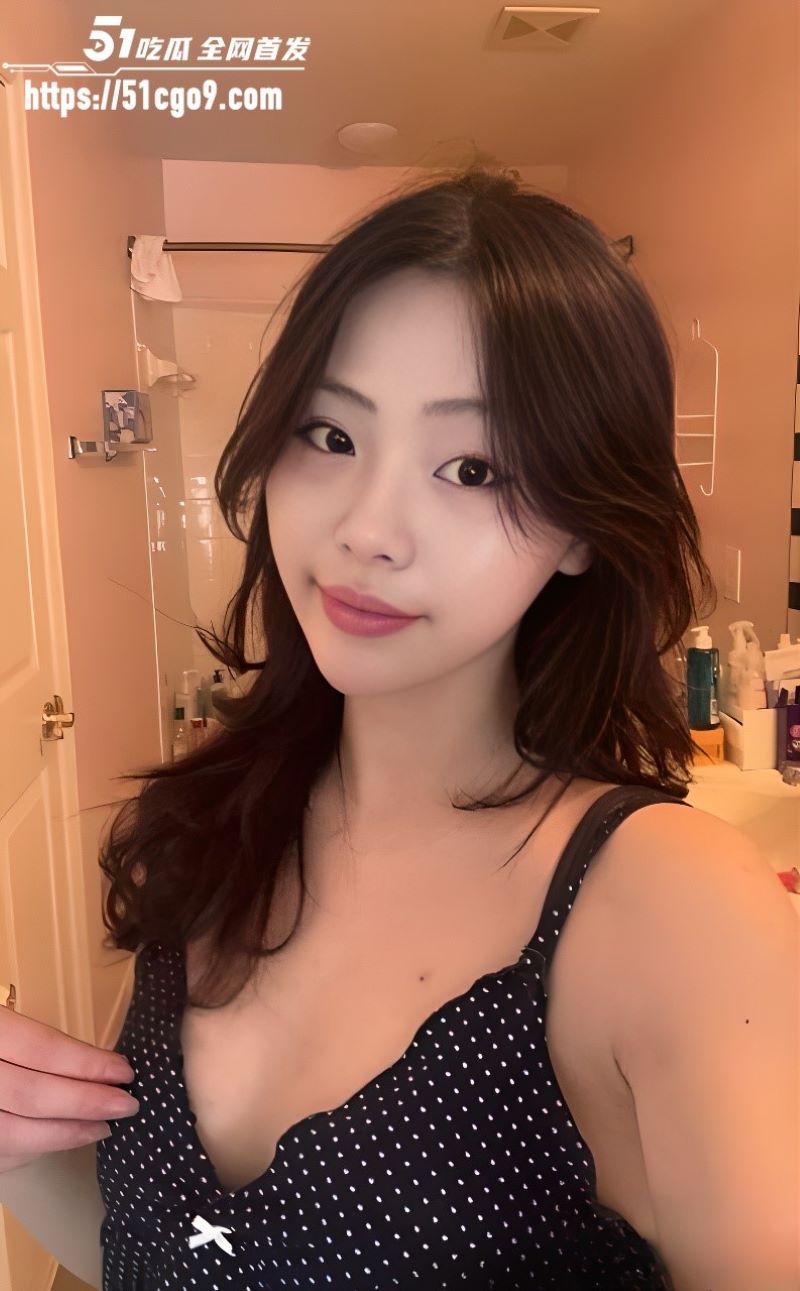 亚裔御姐被金主远程调教 1