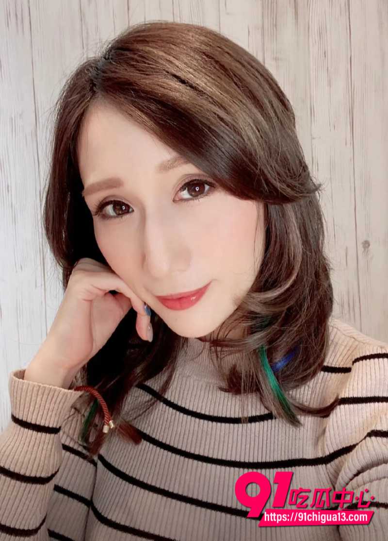 海角大神妈别回头新作父子同穴 老爸操完睡死 儿子趁机接力猛干老妈