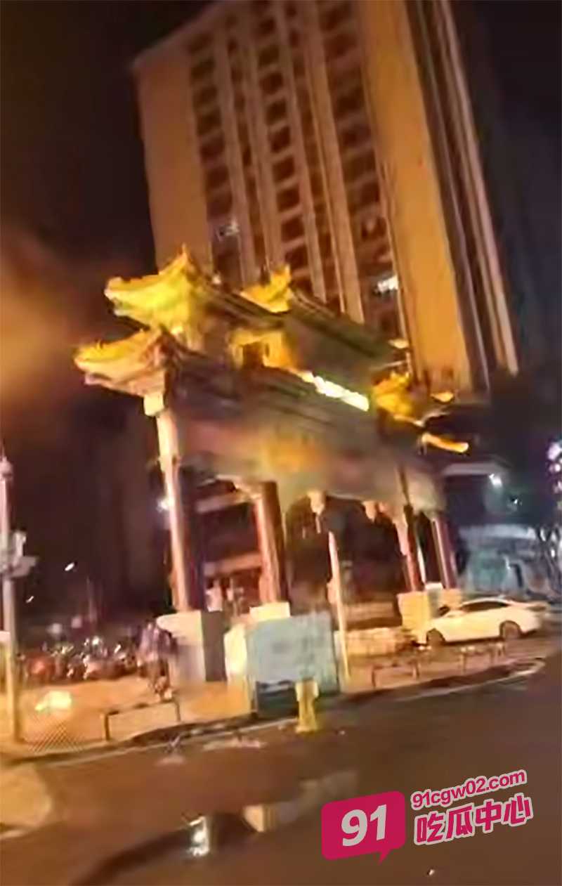 重庆市江南装饰城发生重大火灾 整栋大楼烧了 起火点在一楼难逃生