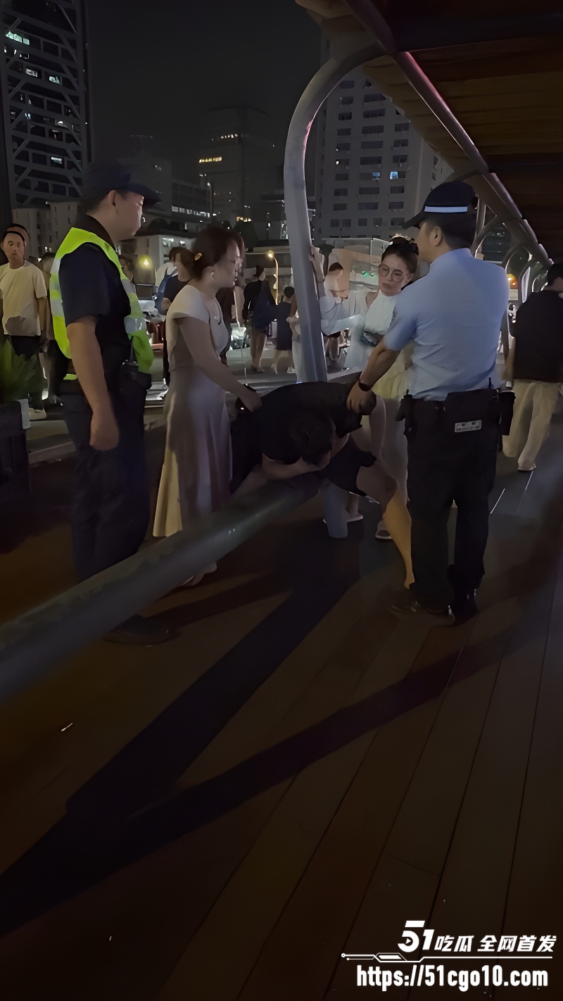 脚踩两条船出轨两个富婆 5 脚踩两条船出轨两个富婆 5