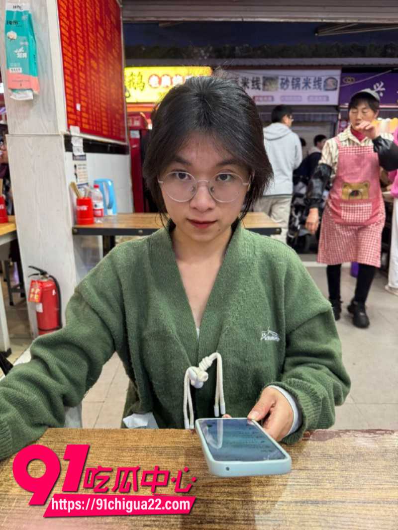 湖南衡阳师范大学邓煜馨 被金主爸爸重金包养 在酒店床上沦为泄欲工具