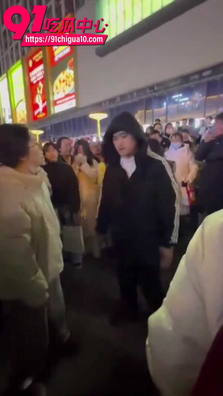 大连街头惊爆原配抓奸大战8 大连街头惊爆原配抓奸大战8