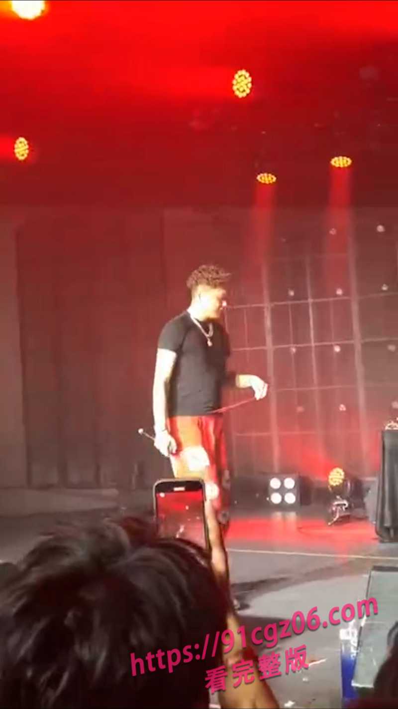 杭州trapcn猥琐男打飞机射女生腿上网页素材4素材水印版
