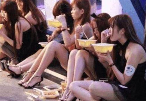 横店女群演真实处境，想成名付出太多，杨幂早就揭露过规则现象