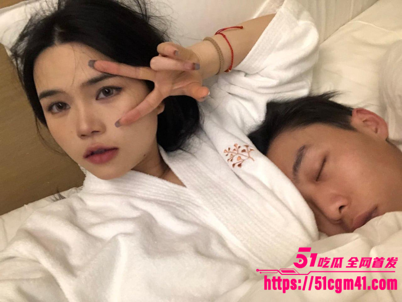 上海姐弟恋情侣自拍  1