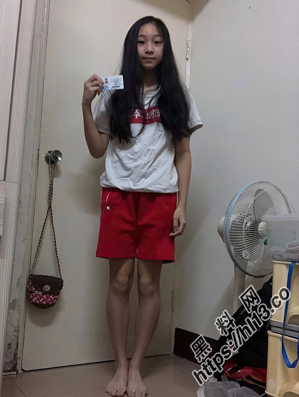 独家曝光 台湾新北市立江翠国民中学淫荡母狗 陈雨彤 在金主面前全方位展示曼妙身姿! 配图