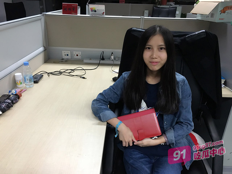 台湾清纯女神 被调教成了胯下尤物 蜂腰蜜桃臀十分亮眼！ 配图