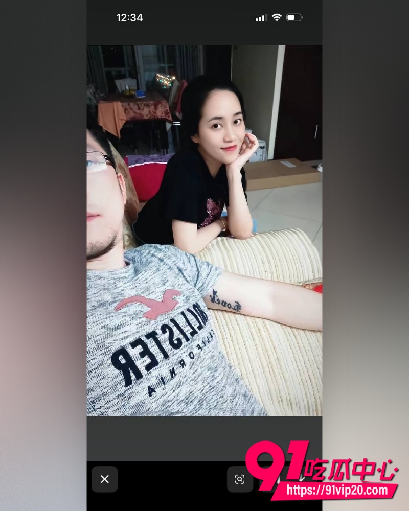 约炮大神胡子哥女主赵一蕊 早年清纯照片被扒 甜美外表被彻底调教成听话母狗！