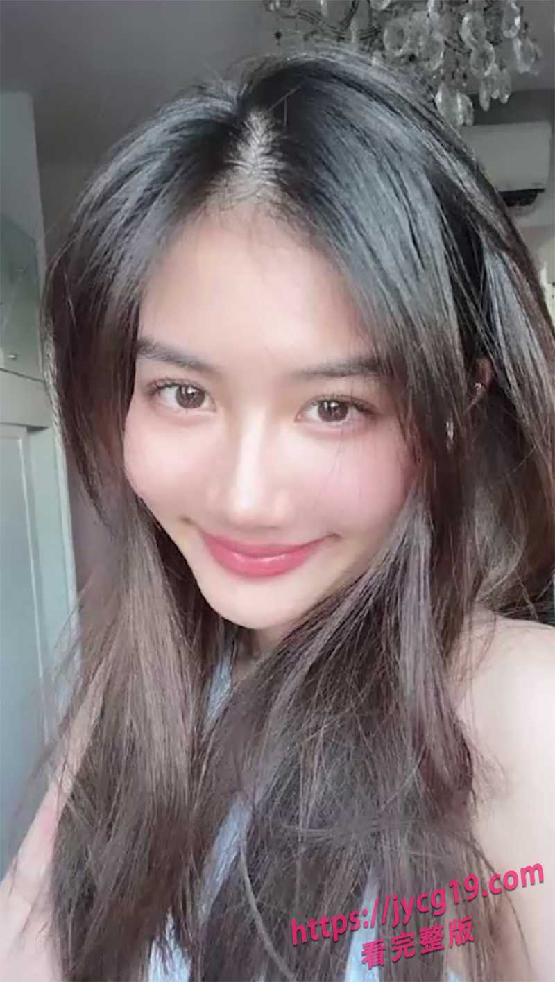 武汉大学张梓烨被富少无套爆干 湿得床单全透