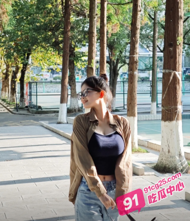 大三性瘾骚女 陈芳茗 自费租房与炮友约炮 性爱视频校园网疯传 配图4