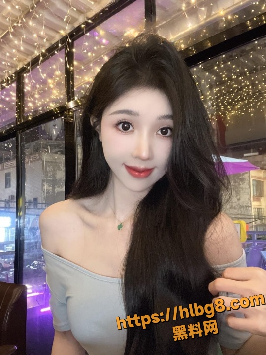 反差婊女神好似抖音女网红 林一甜一 御姐的火辣又高挑的身材 黑丝连体情趣服 这样的抱起来就是干！