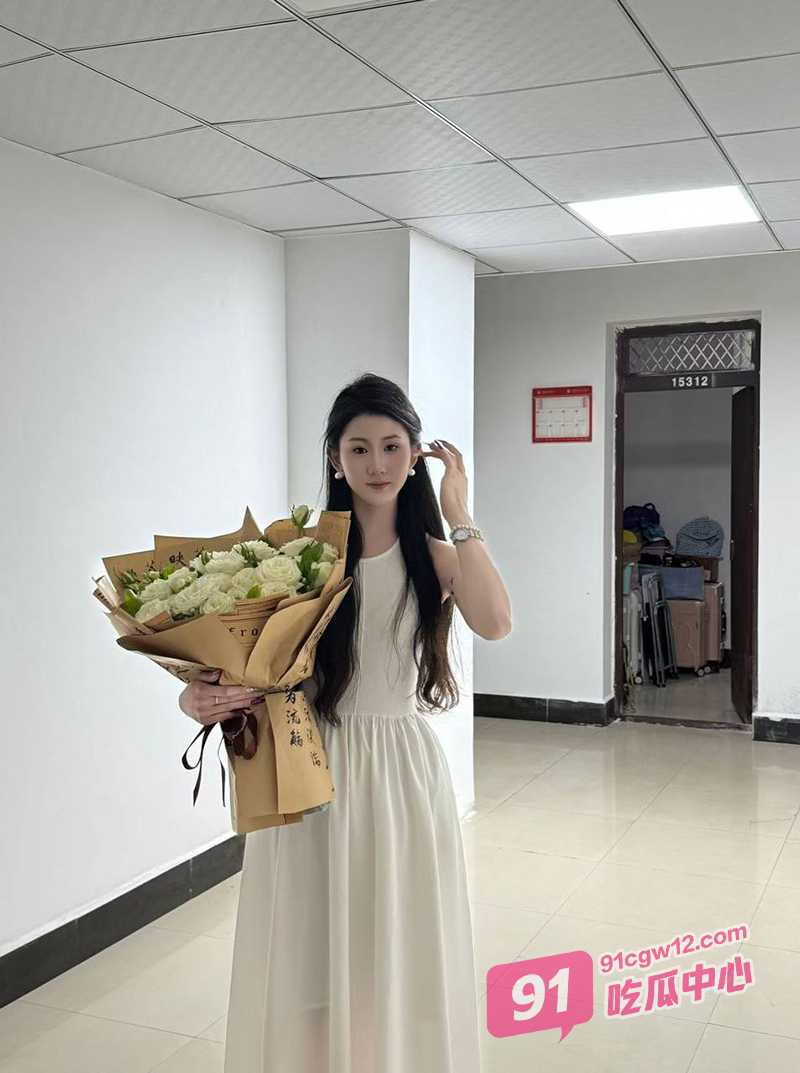 家庭监控破解～小夫妻甜蜜狂欢泄密 老婆放浪不羁主动上位开启电动臀模式！ 配图