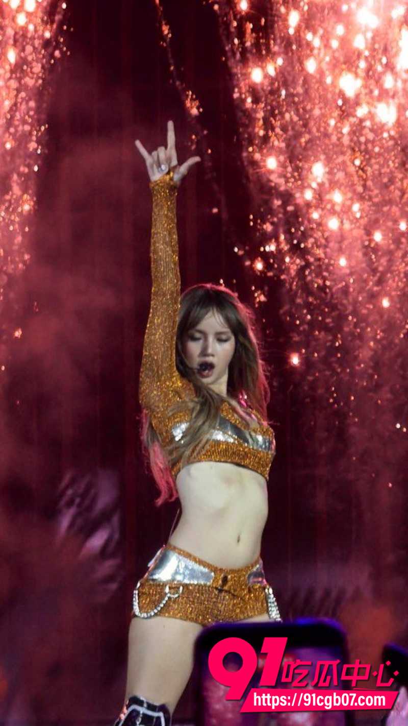 韩国顶流女星Lisa高雄演唱会！演唱后被土豪价包养视频流出 各种姿势被狠干到喷水高潮！