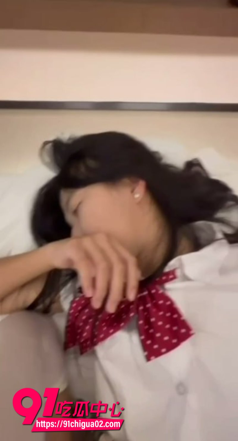 清纯女大学生马丹妮被男朋友破处5