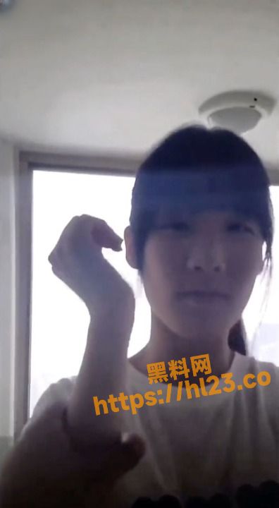 这是真学生还是假学生？！在学校里给男朋友口交口的非常入味～