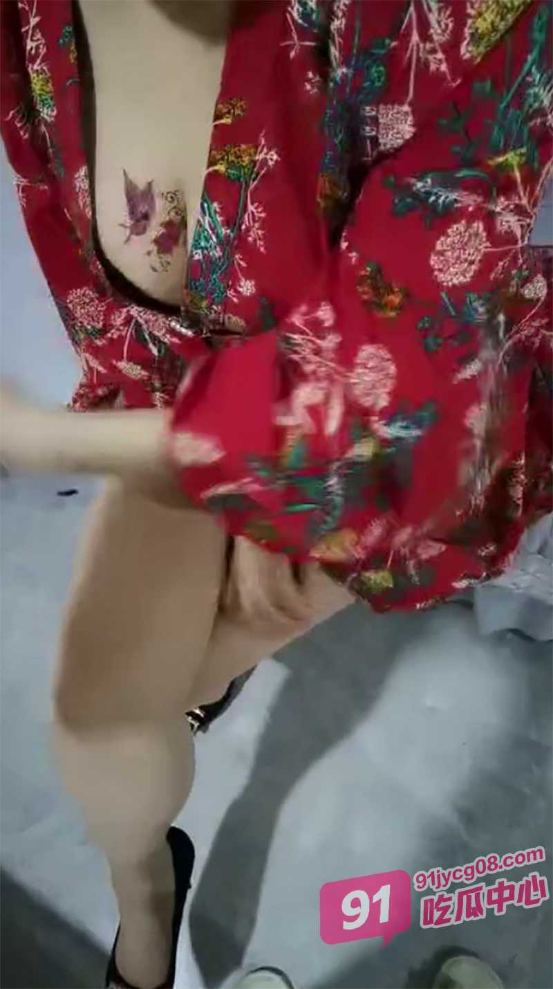 天津韵味人妻趁老公不在家和情人约炮 大奶疯狂摇晃全程高潮！ 配图