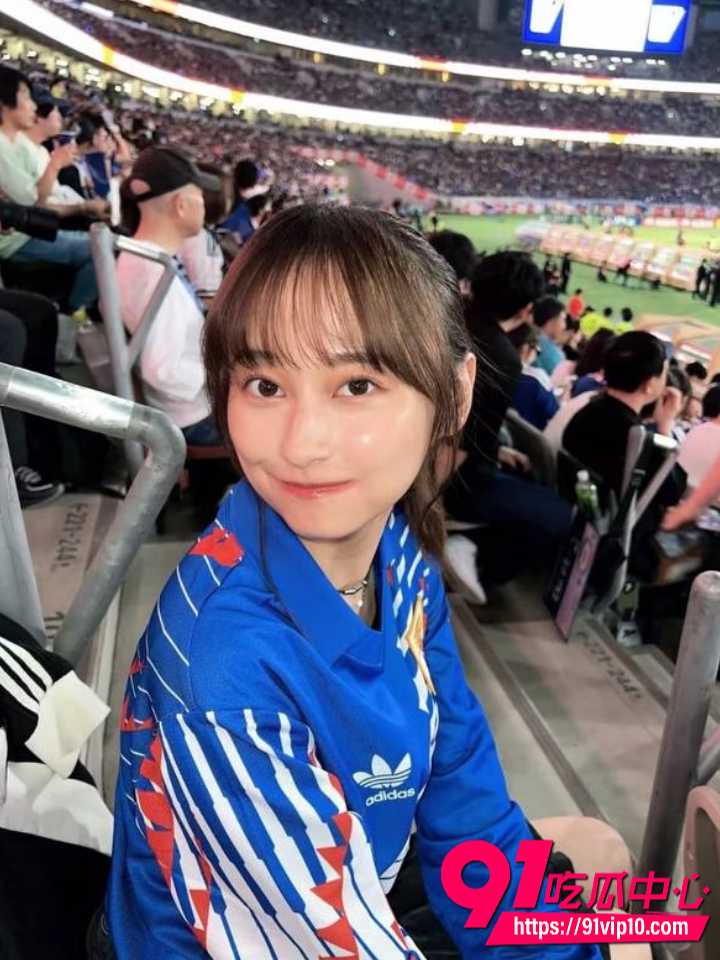 影山优佳世界杯胜利女神球场绝对领域写真集曝光 私下辣照反差引热议完整回顾