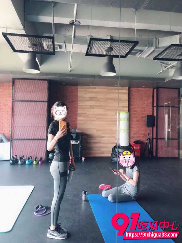 胡子哥探花早期私拍10
