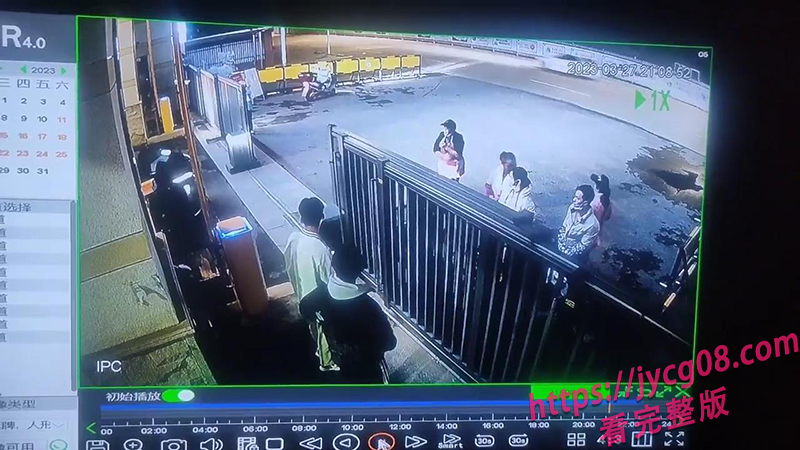 衡阳中专女老师当街怒掀摊位 与学生冲突现场曝光!