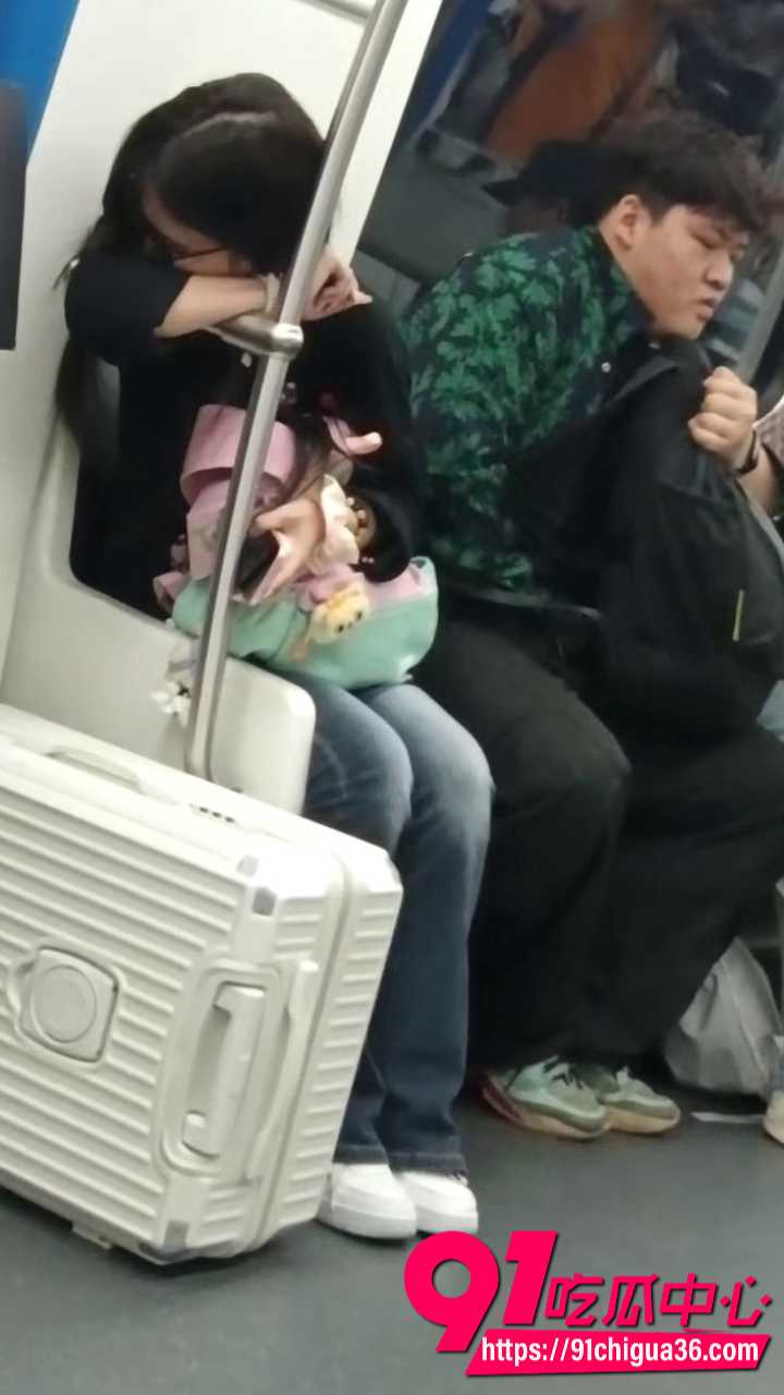地铁反差猛男公开打飞机3