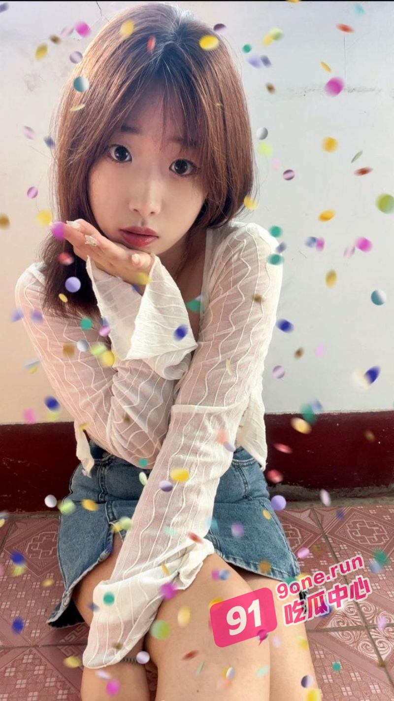 学生妹的超强性欲 一夜干5次战3郎 骚逼都操肿了！